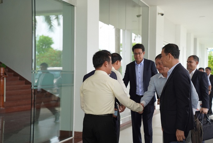Lãnh đạo cảng Chu Lai làm việc với Tổng Lãnh sự Lào tại Đà Nẵng và Tổng công ty Xăng dầu Hòa Khánh.
