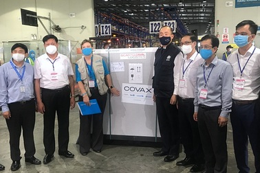 Hơn 800.000 liều vắc xin Covid-19 của COVAX về đến Việt Nam