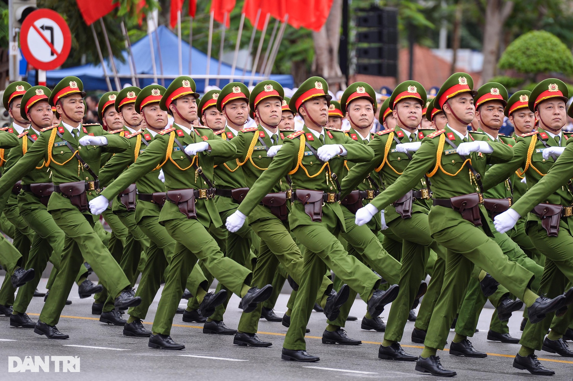 Những hình ảnh ấn tượng tại lễ kỷ niệm 70 năm Giải phóng Hải Phòng - 11