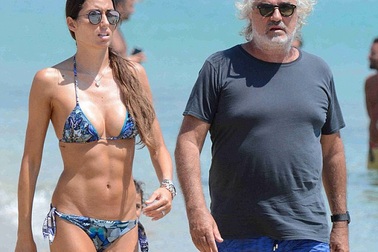 Siêu mẫu Ý hạnh phúc bên ông xã hơn 30 tuổi