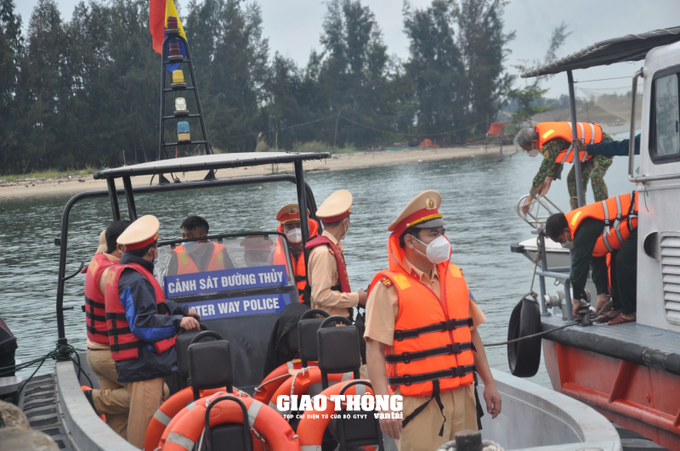 Ban ATGT tỉnh Quảng Nam đề nghị Công an tỉnh Quảng Nam chỉ đạo lực lượng Cảnh sát Đường thủy tăng cường công tác đảm bảo TTATGT trên các tuyến đường thủy. Ảnh tapchigiaothong.vn