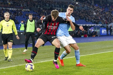 Thua 0-4 Lazio Roma, AC Milan xa dần giấc mơ vô địch Serie A