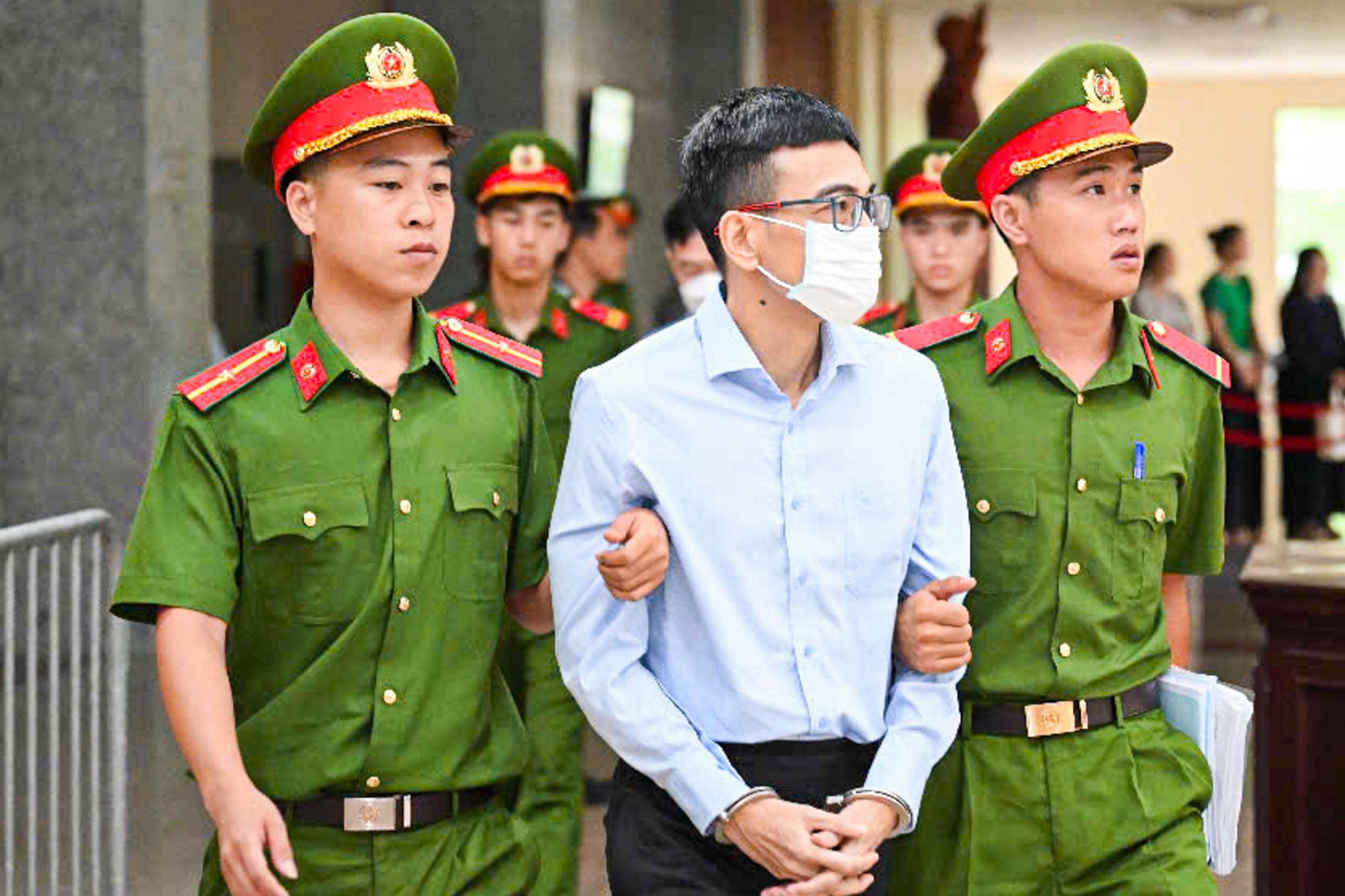 Xét xử cựu Chủ tịch FLC Trịnh Văn Quyết: Ánh sáng nơi cuối đường hầm - 4 Xét xử cựu Chủ tịch FLC Trịnh Văn Quyết: Ánh sáng nơi cuối đường hầm - 4