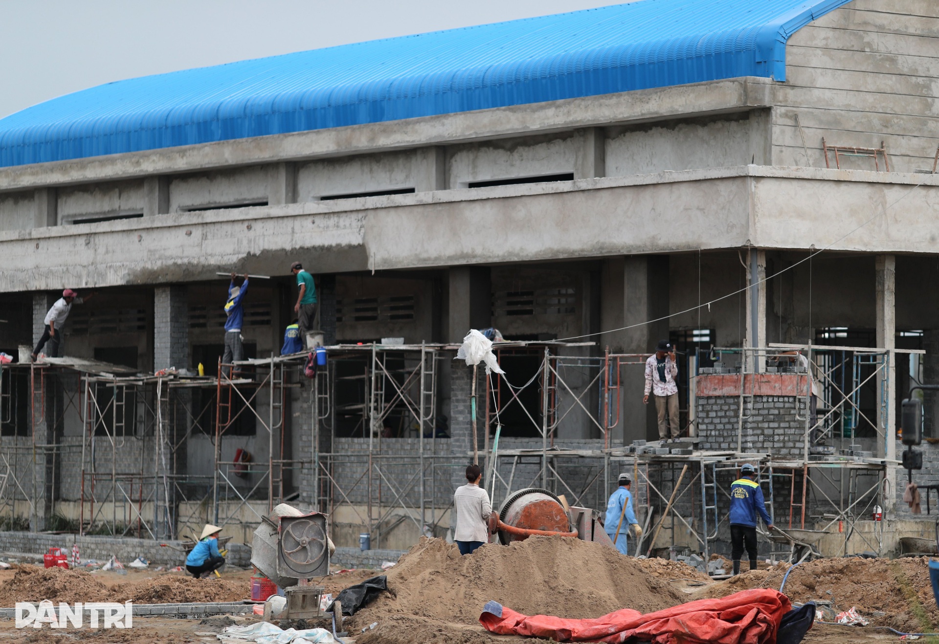 Trường học còn ngổn ngang, hàng nghìn học sinh khu tái định cư đi học ké - 8