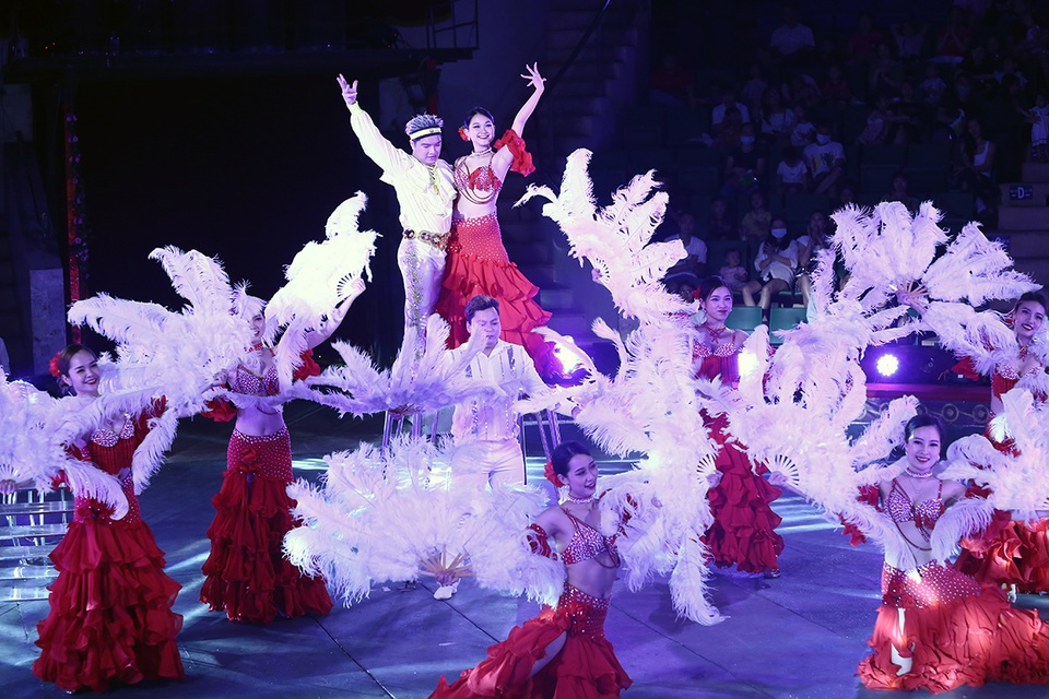 Mãn nhãn câu chuyện hồ ly 9 đuôi được kể qua vũ khúc lắc vòng - 10