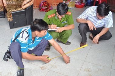 Bắt nóng hung thủ giết cụ bà 78 tuổi nhờ đôi dép