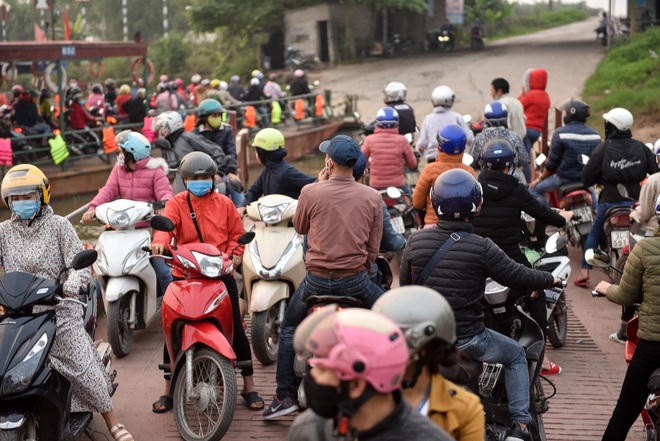 Hải Dương: Dẹp yên bến phà này, lại ùn ùn chen chúc tại bến khác - 10