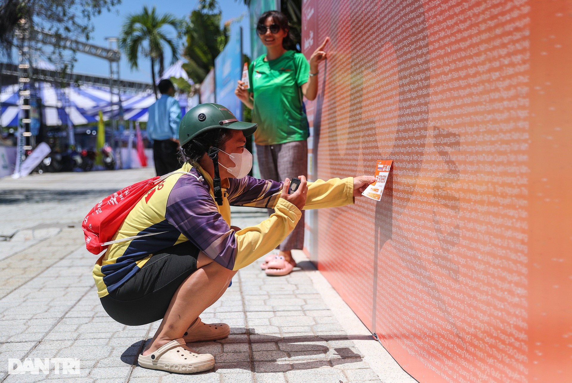 Hàng nghìn runner hào hứng nhận bib ở Unique Nha Trang H-Marathon - 12 Hàng nghìn runner hào hứng nhận bib ở Unique Nha Trang H-Marathon - 12