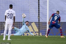 Nhận thẻ đỏ sớm, Real Madrid thua cay đắng trước Levante