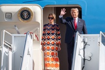 Người ủng hộ chào đón ông Trump về Florida sau khi rời Nhà Trắng