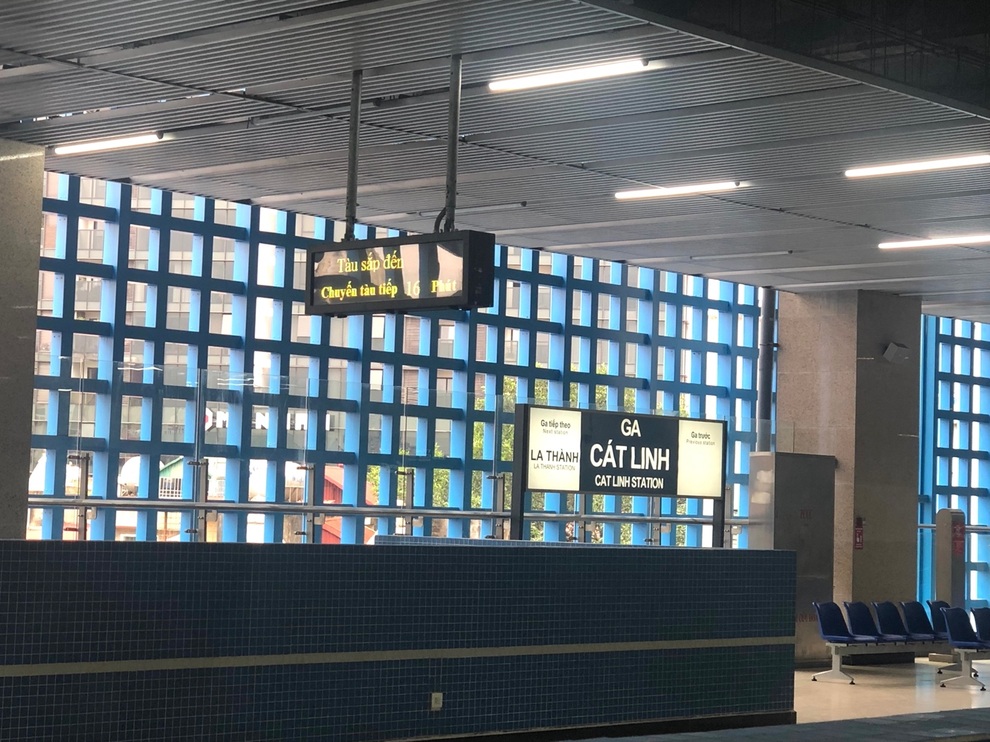 Giới trẻ tìm ra nhiều góc chụp ảnh sống ảo khi đi tàu điện mới ở Hà Nội - 6