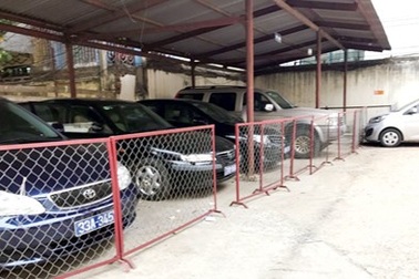 Xe công “nằm chuồng”, lãnh đạo đi taxi