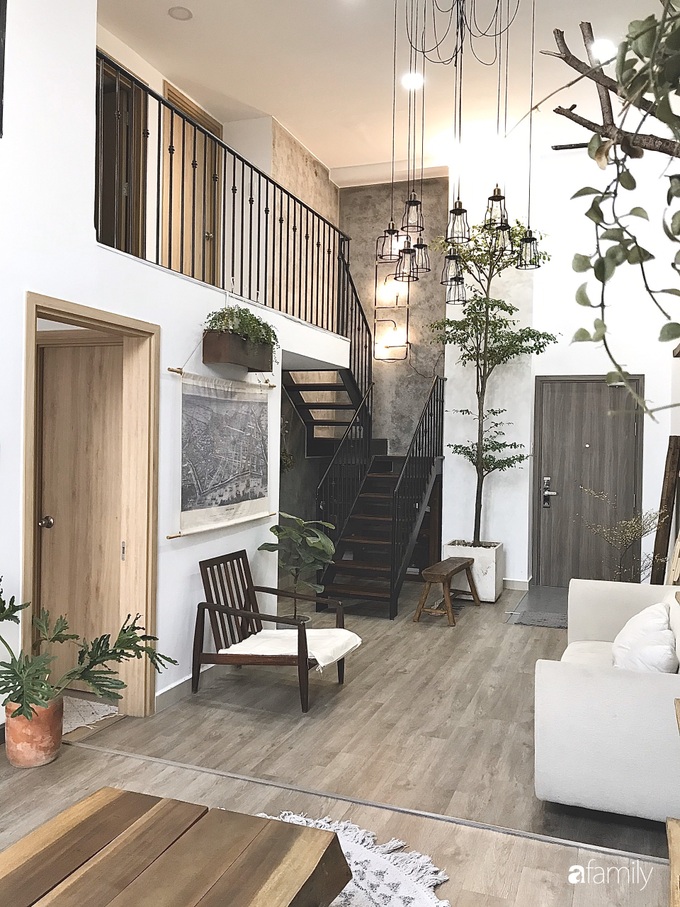 Căn hộ có gác lửng đẹp tinh tế không góc chết với những mảng màu mộc mạc, tự nhiên tự thiết kế ở TP. HCM - Ảnh 4. Căn hộ có gác lửng đẹp tinh tế không góc chết với những mảng màu mộc mạc, tự nhiên tự thiết kế ở TP. HCM - Ảnh 4.