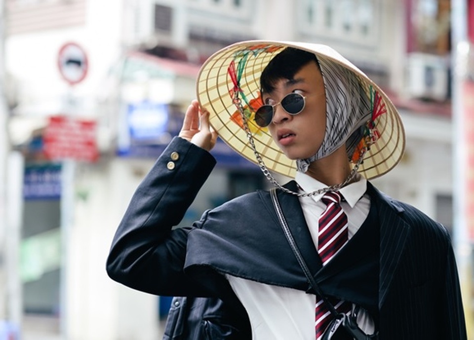 So kè các mẫu thời trang đường phố tại ngày hội thời trang - 1 So kè các mẫu thời trang đường phố tại ngày hội thời trang - 1