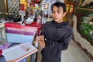 Công an xã ở TPHCM phá 2 vụ giật dây chuyền, trộm iPhone trong ngày