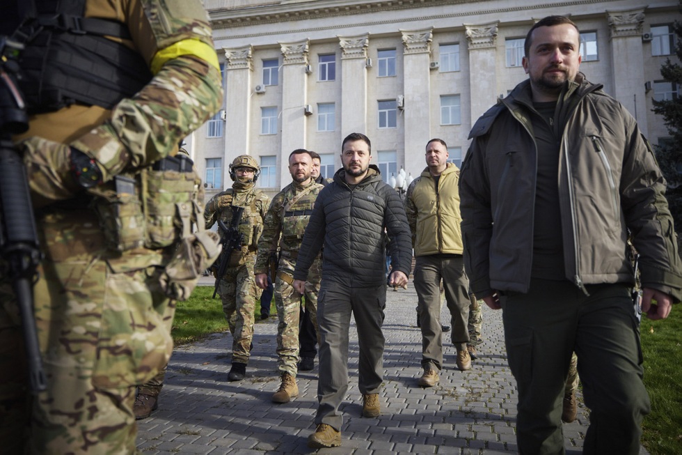 Ukraine thọc mũi dao nguy hiểm ở Kherson, lấy đà tiến thẳng tới Crimea? - 4 Ukraine thọc mũi dao nguy hiểm ở Kherson, lấy đà tiến thẳng tới Crimea? - 4