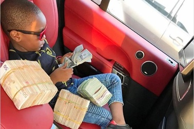 Cuộc sống xa xỉ của cậu bé được cha đại gia mua nhà năm 6 tuổi