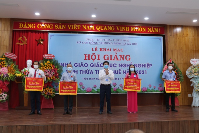 Khai mạc Hội giảng nhà giáo giáo dục nghề nghiệp Thừa Thiên Huế năm 2021 - Ảnh 3.