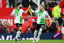 Làm tung lưới Man Utd, Mohamed Salah phá kỷ lục của Alan Shearer