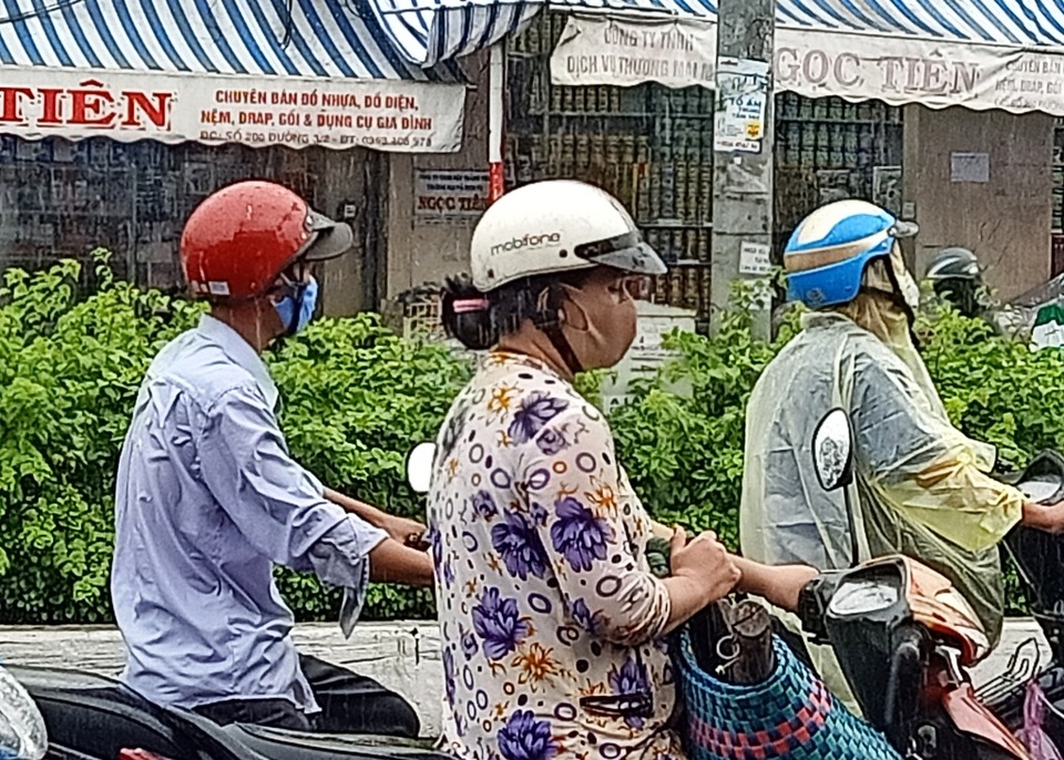 “Mưa vàng” giải nhiệt khắp Miền Tây sau bao ngày nắng hạn - 10 “Mưa vàng” giải nhiệt khắp Miền Tây sau bao ngày nắng hạn - 10