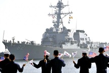 Uy lực chiến hạm Hải quân Mỹ áp sát đảo nhân tạo