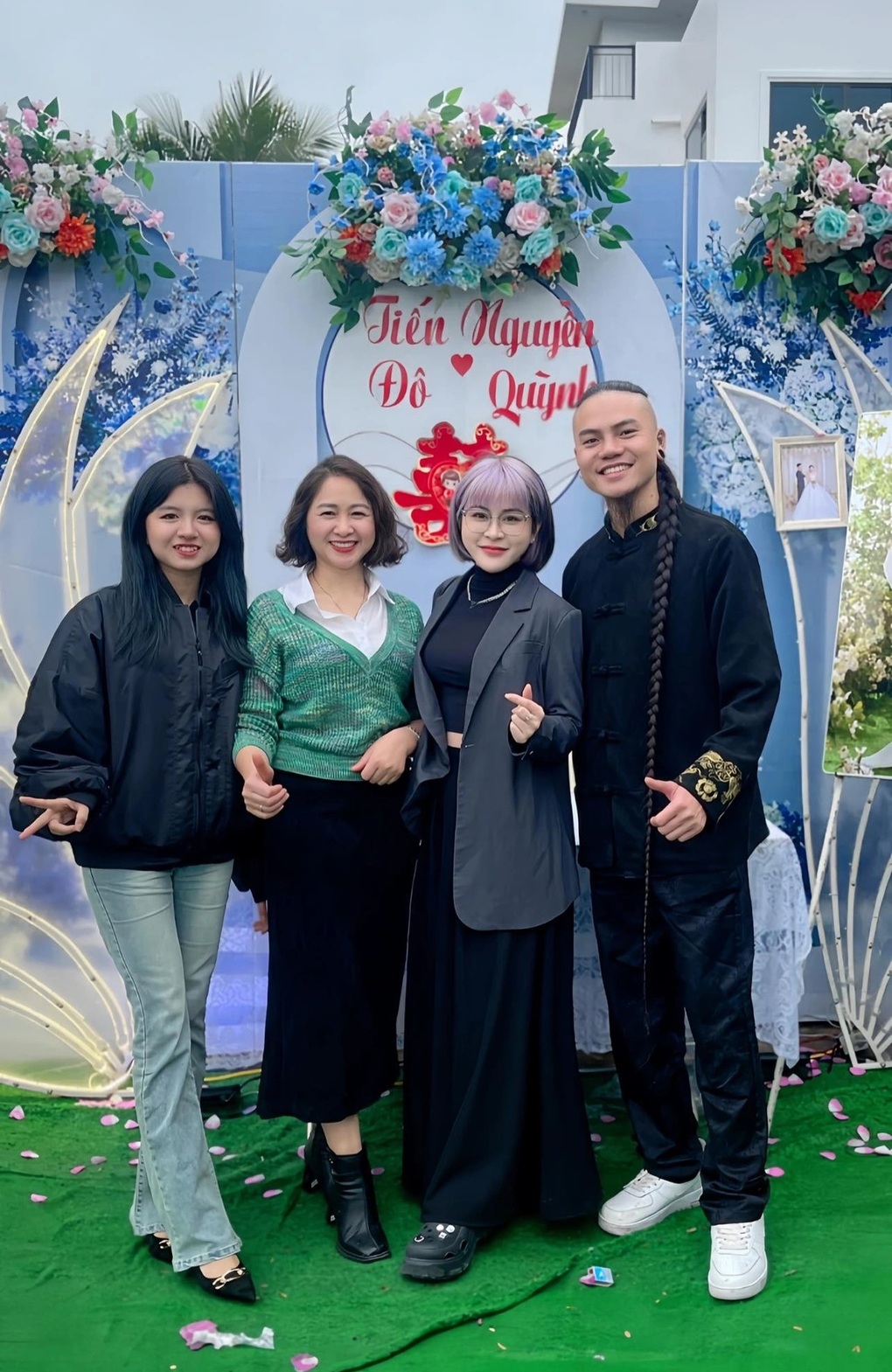 Chàng trai ở Hải Dương tóc dài 1,7m, mỗi ngày dành 1 tiếng gội đầu - 3 Chàng trai ở Hải Dương tóc dài 1,7m, mỗi ngày dành 1 tiếng gội đầu - 3