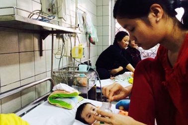 Trẻ em, người già đổ bệnh vì trời trở lạnh