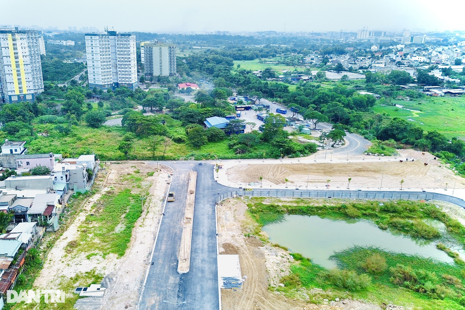 Nhiều tuyến đường dẫn vào Đại học Quốc gia TPHCM tất bật thay áo mới - 9 Nhiều tuyến đường dẫn vào Đại học Quốc gia TPHCM tất bật thay áo mới - 9