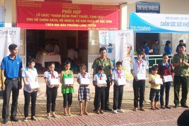 Cần Thơ: Trao 2.000 cuốn vở đến học sinh nghèo