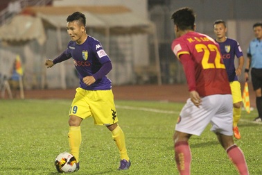 Vòng 8 V-League yên ả với các trọng tài