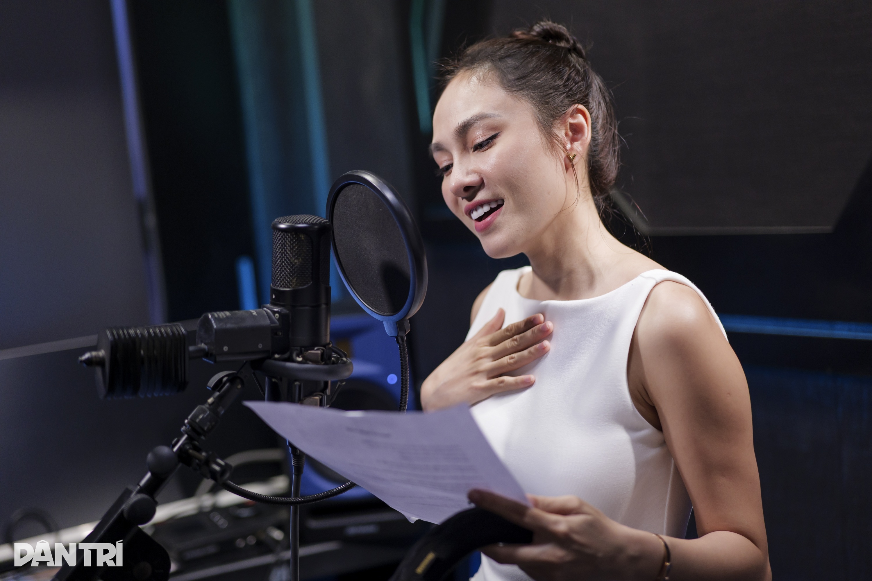 Võ Hạ Trâm, Bùi Lan Hương và dàn sao hào hứng thu âm Rực rỡ ngày mới - 11