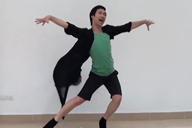 Nam sinh Hà Thành đua nhau đi nhảy giầy cao gót