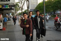 Một ngày lạnh giá của người dân TPHCM