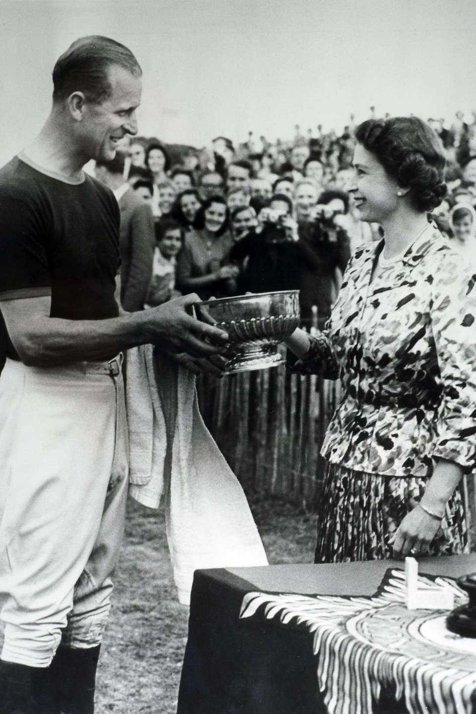 Nữ hoàng Elizabeth II và Hoàng thân Philip: Những khoảnh khắc đẹp nhất - 8 Nữ hoàng Elizabeth II và Hoàng thân Philip: Những khoảnh khắc đẹp nhất - 8
