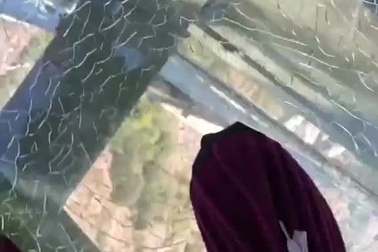 Hoang mang tin đồn "cầu kính cao nhất Việt Nam bị nứt"