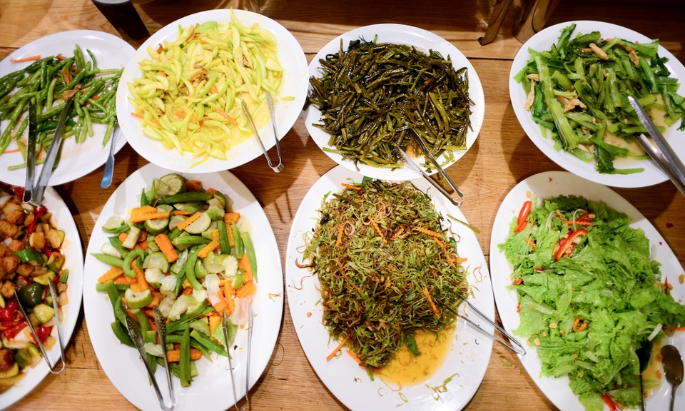 Buffet chay miễn phí.jpg