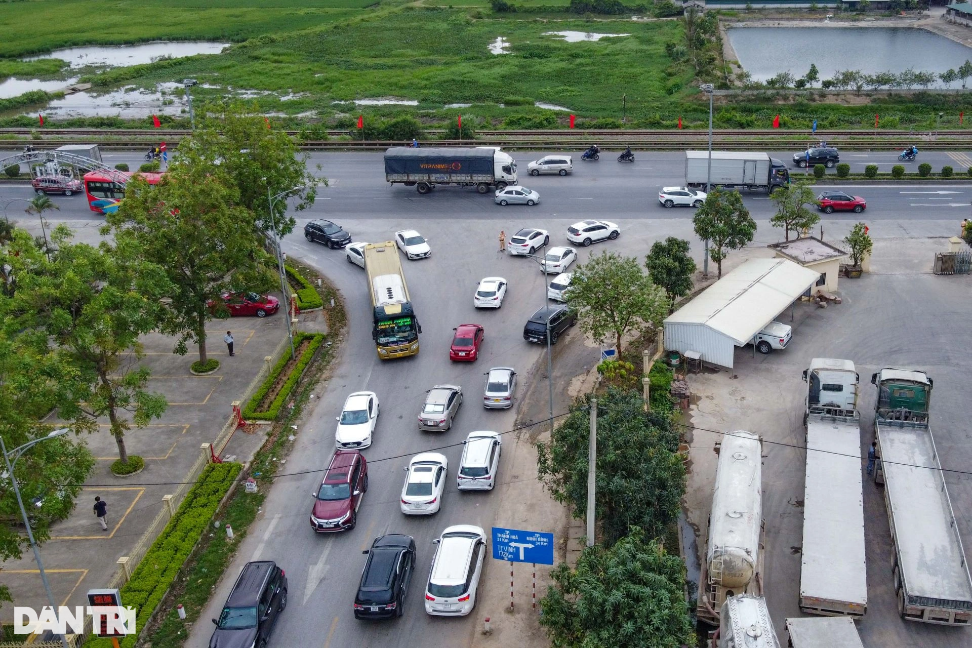 Hình ảnh tuyến cao tốc 12.000 tỷ Mai Sơn - Quốc lộ 45 ngày đầu thông xe - 11 Hình ảnh tuyến cao tốc 12.000 tỷ Mai Sơn - Quốc lộ 45 ngày đầu thông xe - 11