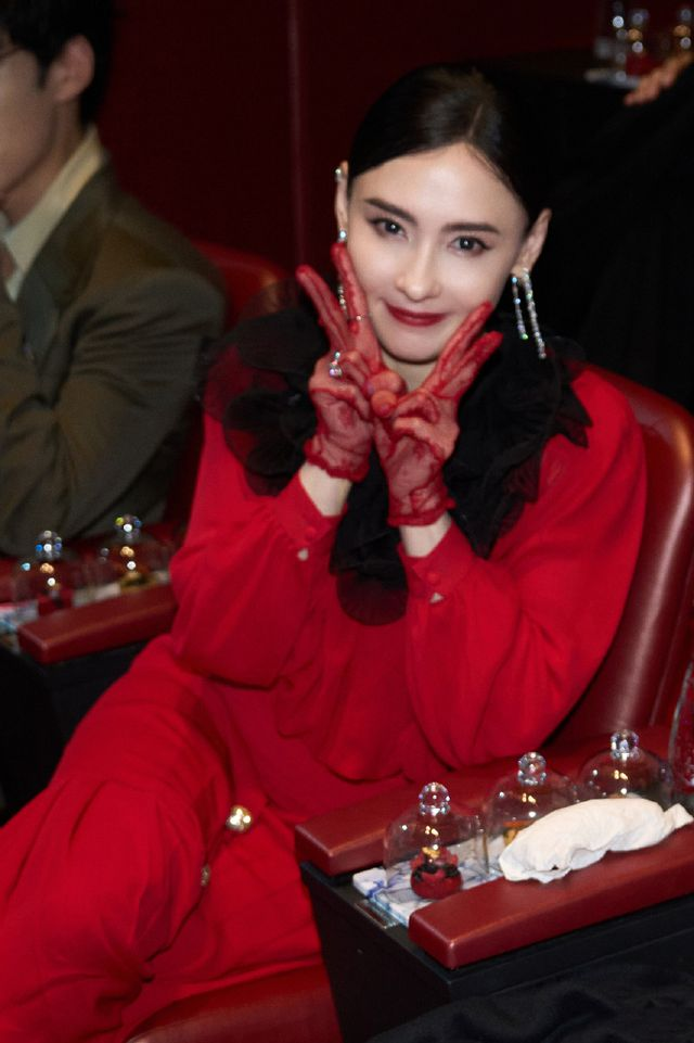 Cecilia Cheung suddenly looks young at 45, suspected of cosmetic surgery - 7 Trương Bá Chi bỗng trẻ lạ ở tuổi 45, bị nghi can thiệp thẩm mỹ - 7