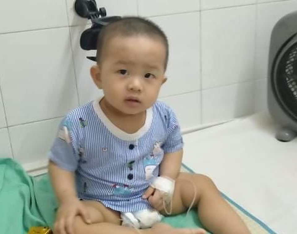 Cảm động tình cảm của bạn đọc giúp bé trai 2 tuổi chữa bệnh ung thư - 2 Cảm động tình cảm của bạn đọc giúp bé trai 2 tuổi chữa bệnh ung thư - 2