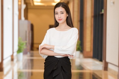 Tăng Thanh Hà, Diễm My, Giáng My... khoe vẻ thanh lịch