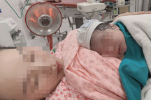 Sản phụ đẻ rơi con trên xe taxi