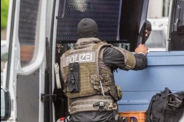 Cảnh sát Đức đột kích văn phòng luật ở Stuttgart, phát hiện 2 thi thể