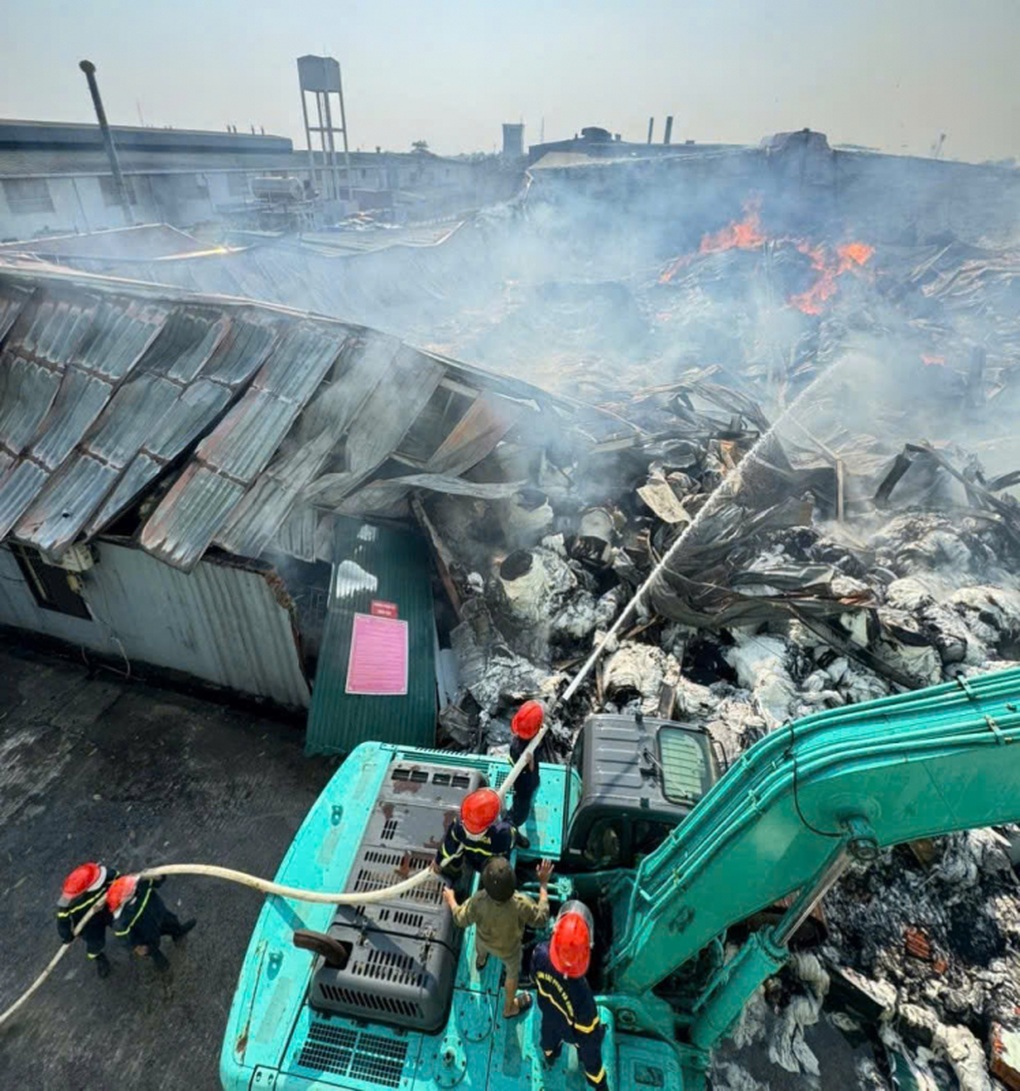 Cháy công ty sản xuất giấy ở Phú Thọ, thiệt hại ước tính trên 8 tỷ đồng - 1