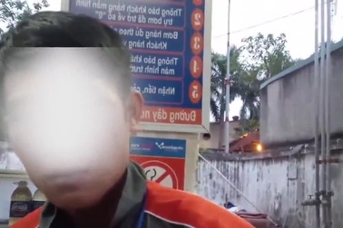 Xôn xao clip “tố” nhân viên cây xăng gian lận tiền thừa của khách