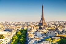 Từ chối trả tiền taxi giá cao, cặp đôi du khách nước ngoài bị tài xế nhốt trong xe