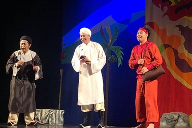 Nhà thiết kế Sỹ Hoàng bất ngờ đóng Thái giám trong kịch “Tấm Cám”