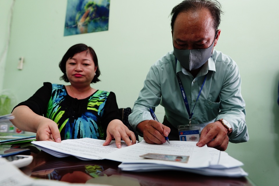 TPHCM: Không nhận được tiền hỗ trợ vì không có tạm trú - 8 TPHCM: Không nhận được tiền hỗ trợ vì không có tạm trú - 8