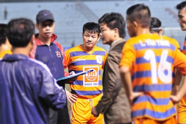 Văn Quyến nhập viện vì ngộ độc thức ăn