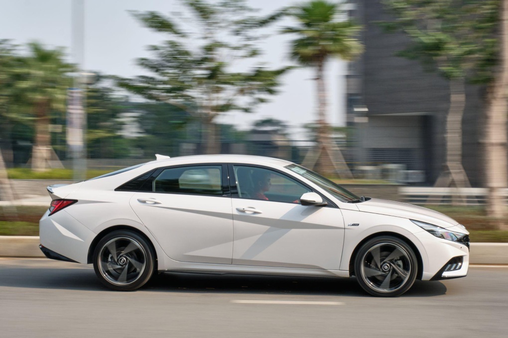 Trải nghiệm chi tiết Hyundai Elantra N-Line 2023: lái thú vị, đủ dính ghế - 28 Trải nghiệm chi tiết Hyundai Elantra N-Line 2023: lái thú vị, đủ dính ghế - 28