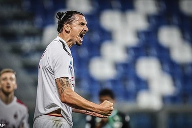 Ibrahimovic ghi 2 bàn, AC Milan lập kỷ lục sau 55 năm